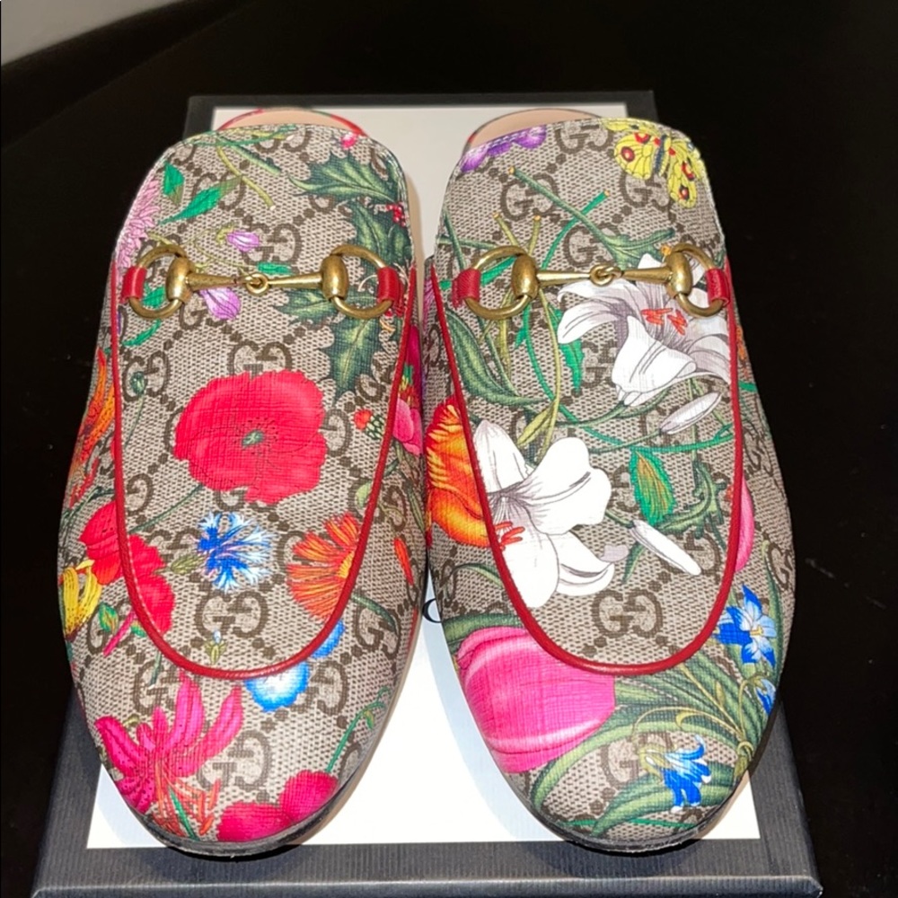 Gucci slides come with original box